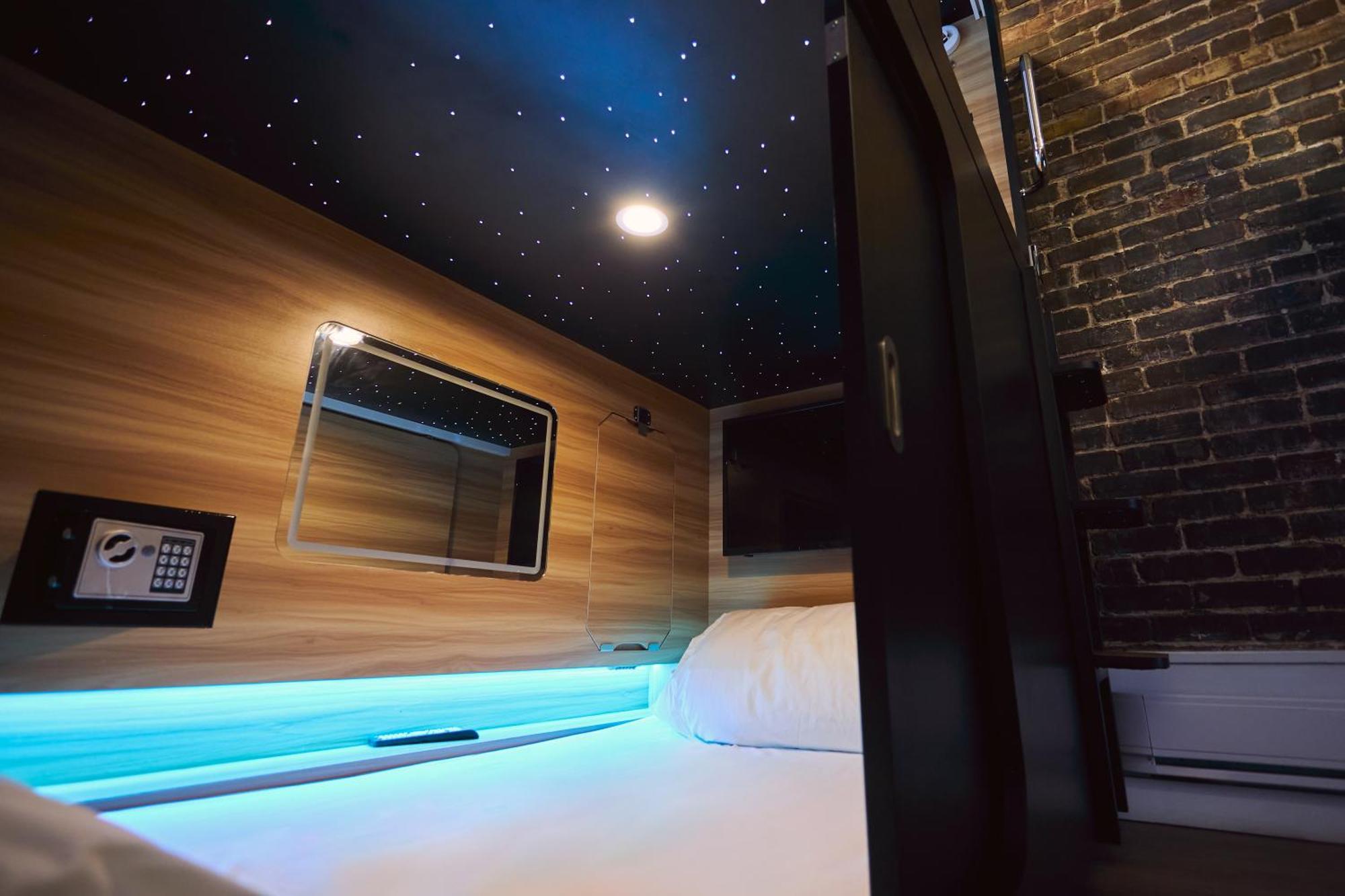 Pod Hotel Montréal Esterno foto