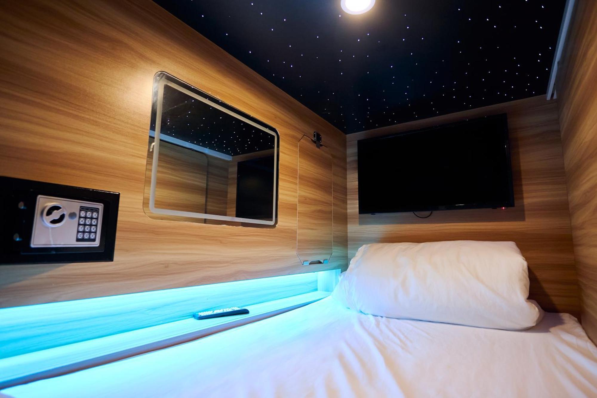 Pod Hotel Montréal Esterno foto